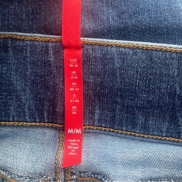 SPANX Distressed Ankle Raw Hem Skinny Jeans - Picture 6 of 8